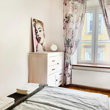 2-room With Kitchen, Heart Of Cracow Old Town דירה *